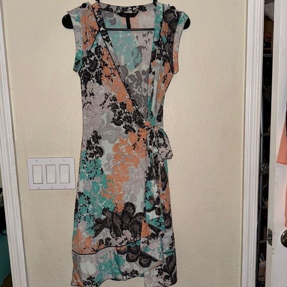 NEW! BCBGMAXAZRIA Floral Wrap Dres- NWOT- NEVER WORN - Picture 4 of 12